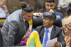 Movimentação de plenário. Na Foto, os vereadores Erick Dênil e Professor Tovi.