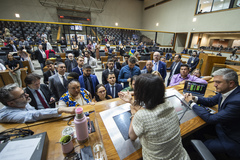 Movimentação de plenário. Na foto, presidente Comandante Nádia e lideranças da Casa