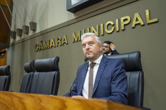 Movimentação de plenário. Na presidência interina o vereador Ramiro Rosário.