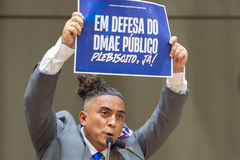 Movimentação de plenário. Na foto, o vereador Erick Dênil.