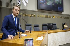 Movimentação de plenário. Na tribuna o vereador Alexandre Bublitz.