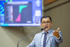 Movimentação de plenário. Na tribuna o vereador Giovani Culau e Coletivo.