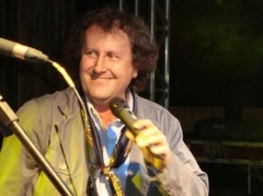 Uma das propostas dá o nome do músico Rui Biriva a rua do Bairro Lomba do Pinheiro