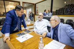 Movimentação de Plenário. Na foto, os vereadores Hamilton Sossmeier, Roberto Robaina e Pedro Ruas.