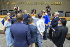 Movimentação de Plenário. Presidente Comandante Nádia com os líderes das Bancadas.