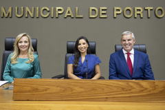 Movimentação de plenário. Na foto, as vereadoras Vera Armando, Mariana Lescano e o vereador Mauro Pinheiro.