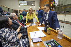 Movimentação de plenário. Na foto, as vereadoras Vera Armando e Cláudia Araújo e os vereadores Idenir Cecchim e Giovani Culau e Coletivo.