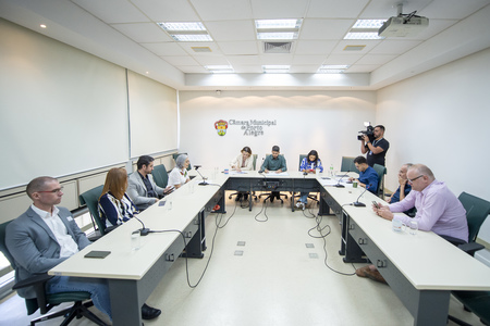 Ao fechamento de cada quadrimestre, o Executivo deve apresentar ao Legislativo as Metas Fiscais realizadas no período, em cumprimento à Lei de Responsabilidade Fiscal