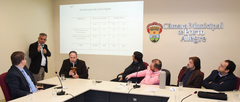 Moura (em pé)  disse que leis federais devem ser observadas para se evitar impactos negativos no meio ambiente