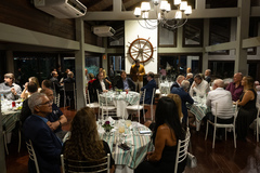 Presidente Comandante Nádia comparece a jantar com soamarinos, membros da Sociedade dos Amigos da Marinha.