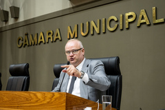 Movimentação de plenário. Vereador Tiago Albrecht na presidência