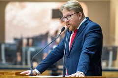 Movimentação de plenário. Na tribuna, o vereador Rafael Fleck.