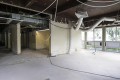 Obras de recuperação pós enchente.  Preparação das estruturas básicas para readequação das salas.  Etapa contrapisos e paredes.