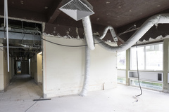 Obras de recuperação pós enchente.  Preparação das estruturas básicas para readequação das salas.  Etapa contrapisos e paredes.