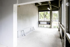 Obras de recuperação pós enchente.  Preparação das estruturas básicas para readequação das salas.  Etapa contrapisos e paredes.