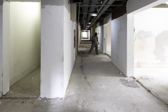 Obras de recuperação pós enchente.  Preparação das estruturas básicas para readequação das salas.  Etapa contrapisos e paredes.