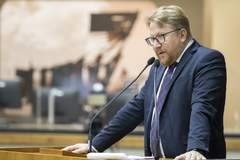 Movimentação de plenário. Na tribuna, o vereador Rafael Fleck.