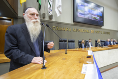Sessão Solene em Comemoração à Independência do Estado de Israel (Yom Ha'atzma'ut), proposta pela vereadora Fernanda Barth. Na tribuna, o Rabino Mendel Bet Rabat.