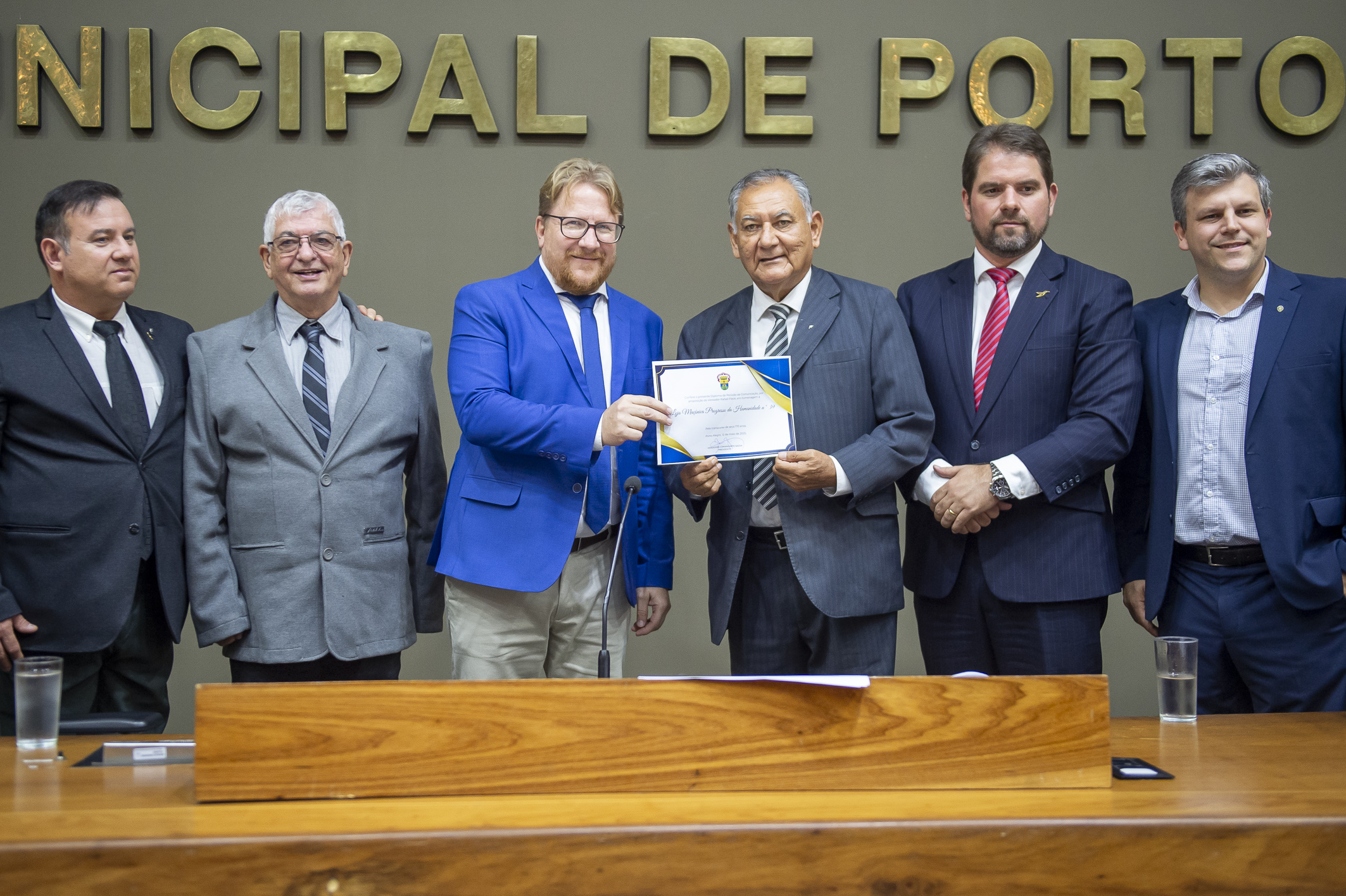 Homenagem ocorreu em sessão ordinária no Plenário Otávio Rocha