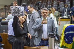 Movimentação de plenário. Na foto, a vereadora Mariana Lescano.
