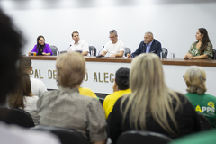 Lançamento da Frente Parlamentar em Defesa do Direito do Aposentado, proposa pela vereadora Cláudia Araújo.