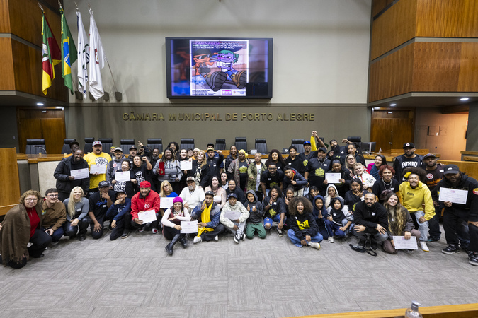 Sessão Solene de Outorga da Comenda Porto do Sol à Associação da Cultura Hip Hop de Esteio e homenagem ao movimento Hip Hop pelo trabalho voluntário nas enchentes de maio de 2024, proposta pela vereadora Atena Roveda.
