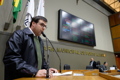 Estevão Finger criticou abertura de postos sem segurança e sem medicamentos 