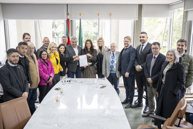 Presidente Comandante Nádia recebe o Prefeito Sebastião Melo e secretários do governo para entrega do Plano Plurianual (PPA).