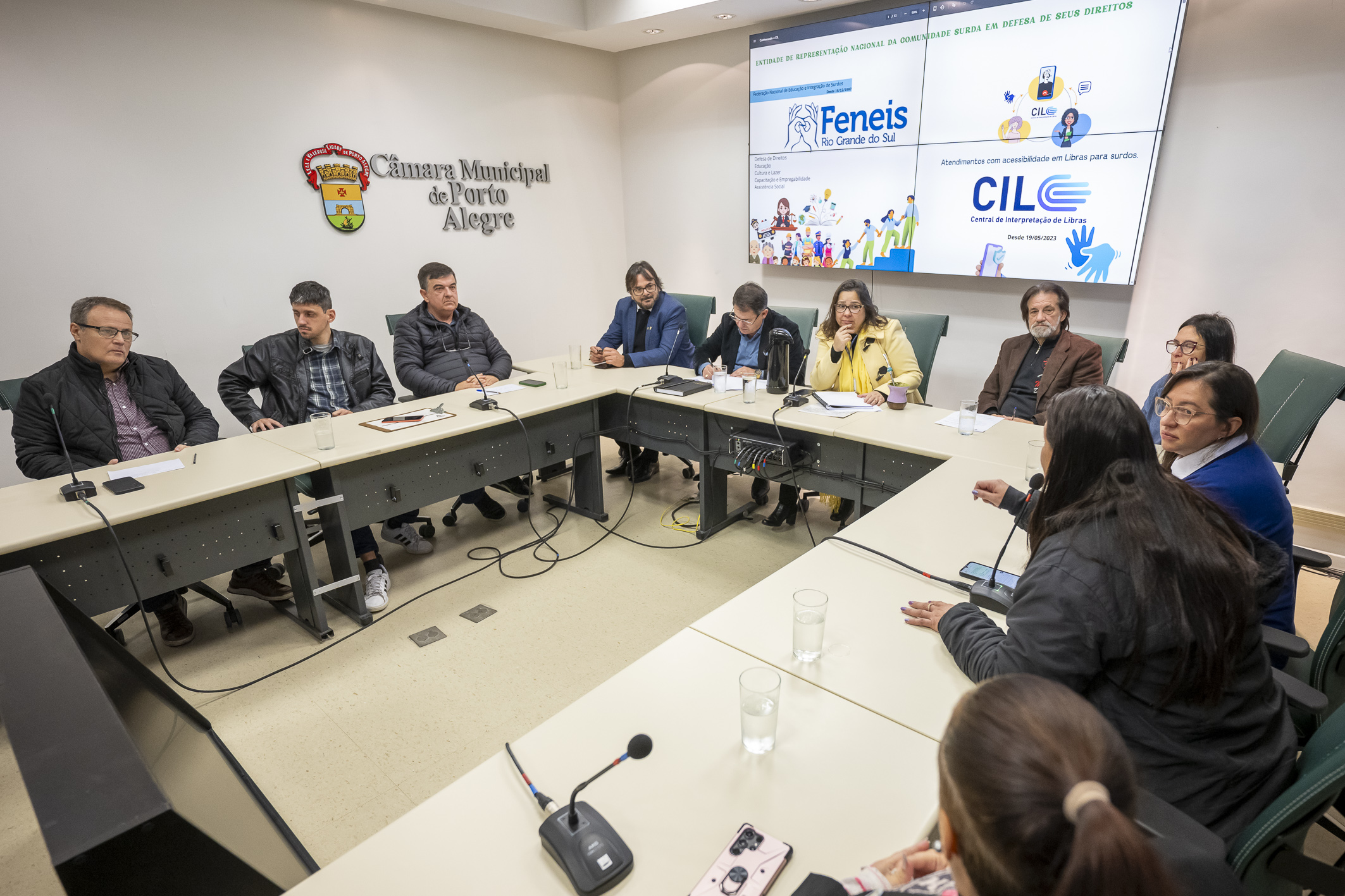 Representantes dos surdos pediram ampliação nos horários de atendimento