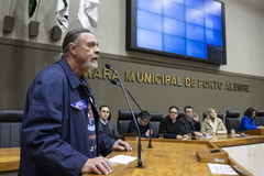 Audiência Pública debate o Projeto de Lei do Executivo Nº 028/25, que autoriza a concessão parcial dos serviços públicos de saneamento do Município de Porto Alegre (DMAE). Na foto, representante do SIMPA