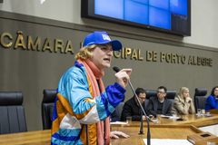 Audiência Pública debate o Projeto de Lei do Executivo Nº 028/25, que autoriza a concessão parcial dos serviços públicos de saneamento do Município de Porto Alegre (DMAE). Na foto, vereadora Natasha Ferreira, presidente da CPI do DMAE
