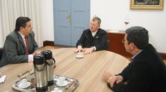 Wambert Di Lorenzo, Dom Jaime e Dom Donizete em reunião na Cúria Metropolitana de Porto Alegre. Foto: Marco Pecker 