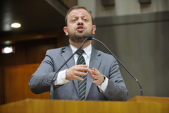 Movimentação de Plenário. Na foto, o vereador André Carús.