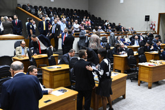 Proposição foi aprovada simbolicamente por parlamentares