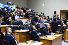 Votação foi concluída na noite desta quarta-feira