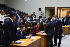 Vereadores no plenário da Câmara Municipal nesta quarta-feira