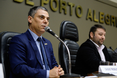 O presidente da Câmara com o deputado federal João Derly (d)