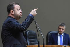 Vereador Carús falou sobre contratos na secretaria