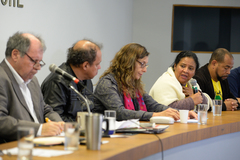 Professora Maria Leonice, moradora do loteamento, falou da organização da comunidade para regularizar área