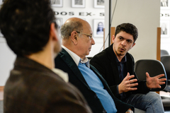 Visita dos vereadores da Comissão de Educação, Cultura, Esporte e Juventude ao gabinete do secretário municipal de educação, Adriano Naves de Brito. Na foto, o vereador Matheus Ayres (d), o vereador Reginaldo Pujol e o secretário (e).
