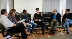 Visita dos vereadores da Comissão de Educação, Cultura, Esporte e Juventude ao gabinete do secretário municipal de educação, Adriano Naves de Brito. Na foto, da esquerda para a direita, o vereador Alvoni Medina, a vereadora Sofia Cavedon, o vereador Tarciso Flecha Negra, o secretário Adriano Naves e os vereadores Reginaldo Pujol e Matheus Ayres.
