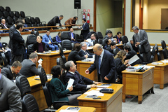 Movimentação em plenário nesta quarta-feira