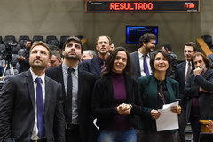 Vereadores acompanham votação do veto