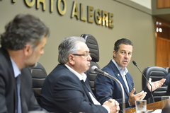 Adeli Sell (c) e Valter Nagelstein na reunião de hoje da CPI 