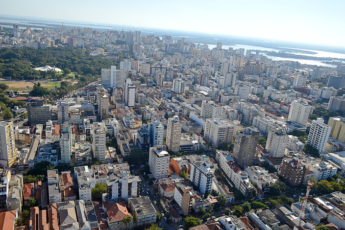 Vista aérea da cidade de Porto Alegre.