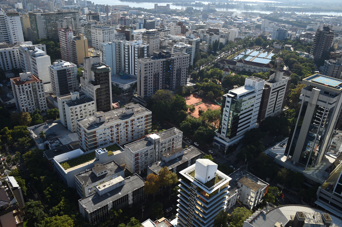 Vista aérea da cidade de Porto Alegre.