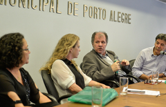 Elionara Machado, delegada Shana, Dr. Goulart e Cassiá Carpes na reunião desta terça-feira