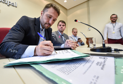 Propostas terminativas são aprovadas nas comissões, conforme norma da CMPA. Na foto os vereadores Mendes Ribeiro, Márcio Bins Ely e Luciano Marcantônio (Foto arquivo)