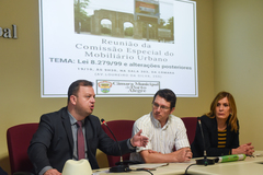 Comissão Especial para Tratar sobre o Mobiliário Urbano. Lei nº 8.279/99 e alterações posteriores. Na foto, da esquera para à direita, os vereadores André Carús, Prof. Alex Fraga e a Vereadora Mônica Leal.