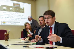 Comissão Especial para Tratar sobre o Mobiliário Urbano. Lei nº 8.279/99 e alterações posteriores. Na foto, ao microfone, o Secretário Municipal do Meio Ambiente e Sustentabilidade, Maurício Fernandes.